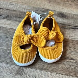 4 pairs of infant girl shoes